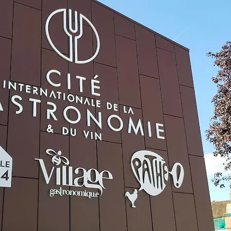 La Mansarde : Cosy Et Charme Au Centre Historique ディジョン